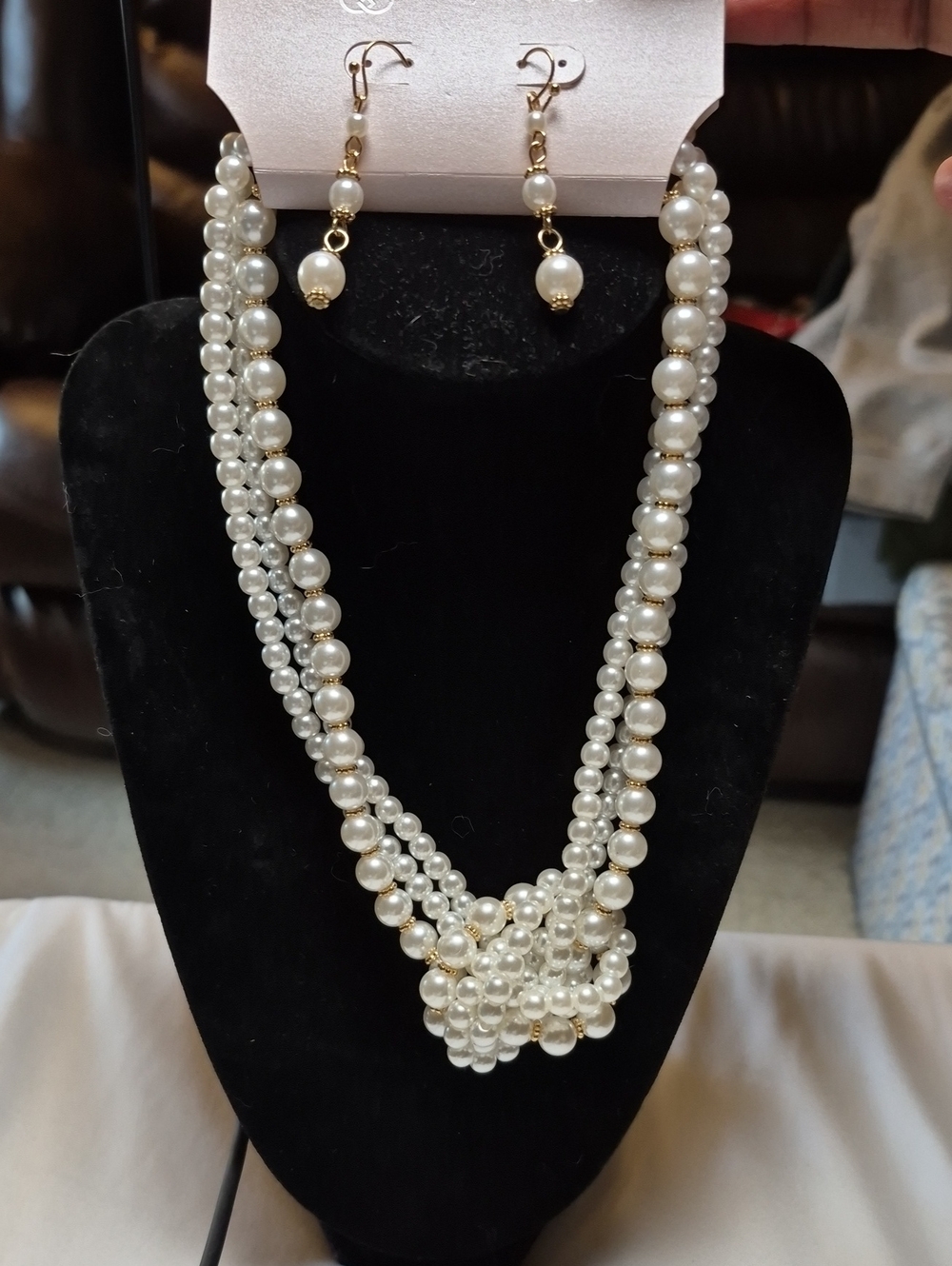 Daisy Fuentes Pearl Necklace Set